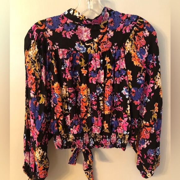 RACHEL ROY SIZE MEDIUM NWOT BLACK FLORAL CROPPED BUTTON FRONT PEASANT BOHO TOP - Picture 3 of 10